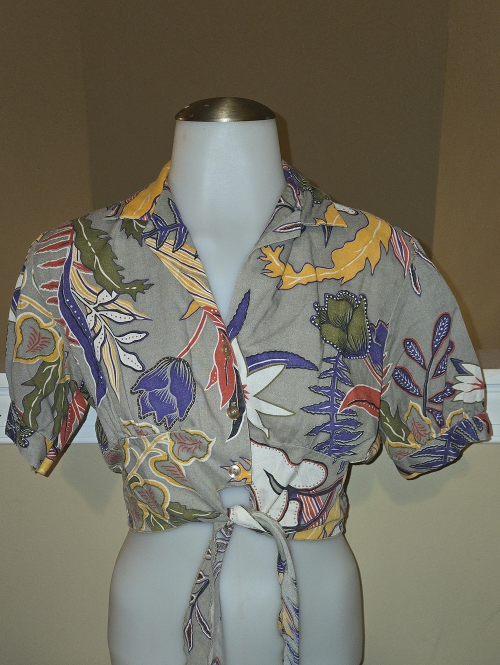 Vintage Floral Tie-Front Cropped Blouse - Gray Multi